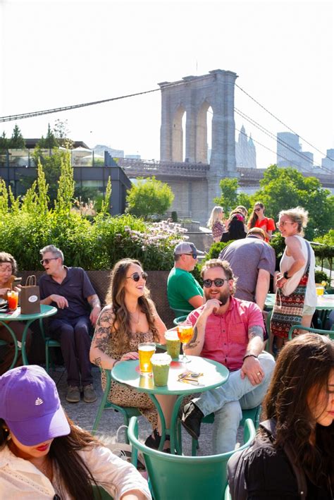 5+ BRILLIANT Bars in DUMBO (Where to Drink Like a Local)