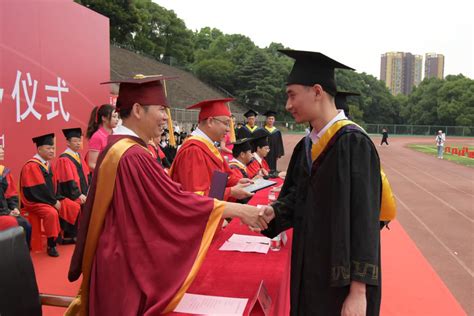 我校隆重举行2021届毕业生毕业典礼暨学位授予仪式-九江学院校园网
