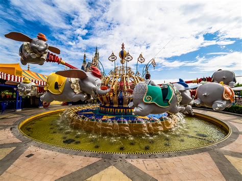 世界上最具知名度和人气的主题公园“迪士尼世界主题游乐园”设计.