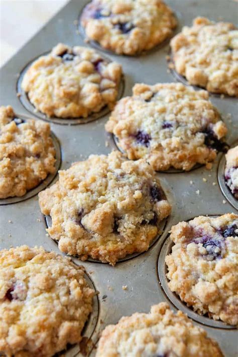 jumbo blueberry muffins with crumb topping