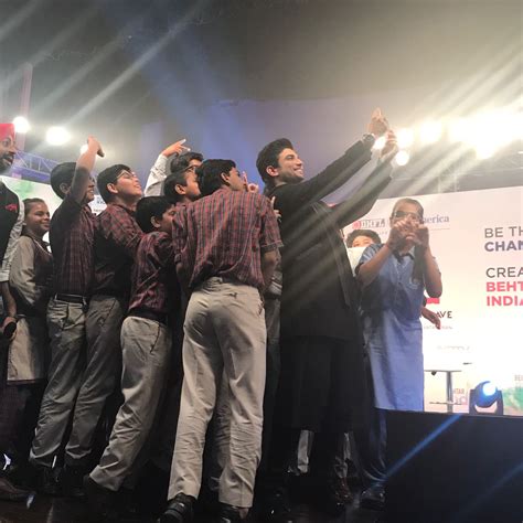 Sushant Singh Rajput meets his little fans in Delhi - Bollywood Dhamaka