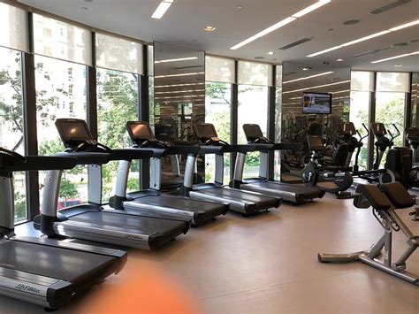 Mercure Singapore On Stevens Pool: Pictures & Reviews - Tripadvisor