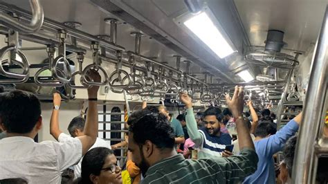 Mumbai AC Local Train 的图像结果