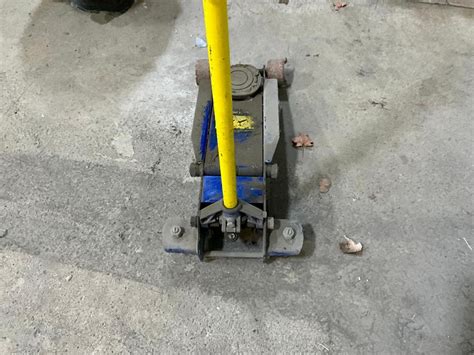 NAPA 3-1/2-Ton Floor Jack