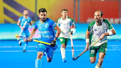 WATCH: Crowd Sings Vande Mataram Ahead Of India 4 Vs 0 Pak Hockey Match ...