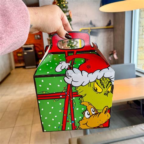 Review: McDonald's Grinch Meal and Dill Pickle McShaker Fries