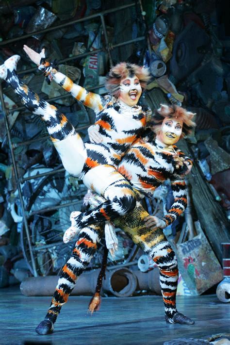 Seeing ‘Cats’ on Broadway Is the Greatest Acid Trip You’ll Ever Take ...