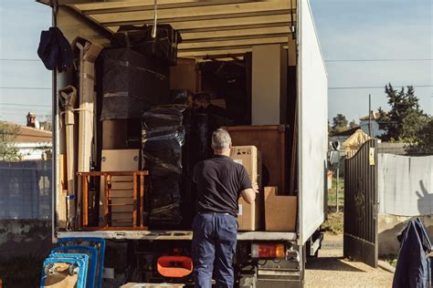 U-Haul Truck Sizes and Prices Explained: Rental Costs, Dimensions, and ...