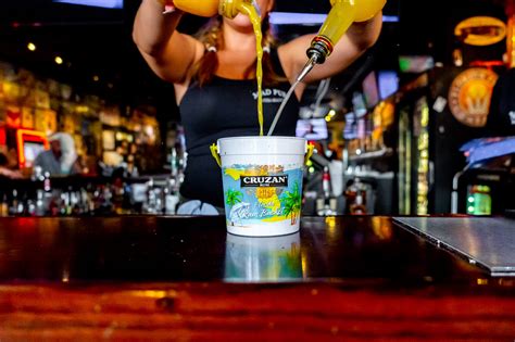 Mad Pub | Madeira Beach Bar & Pub