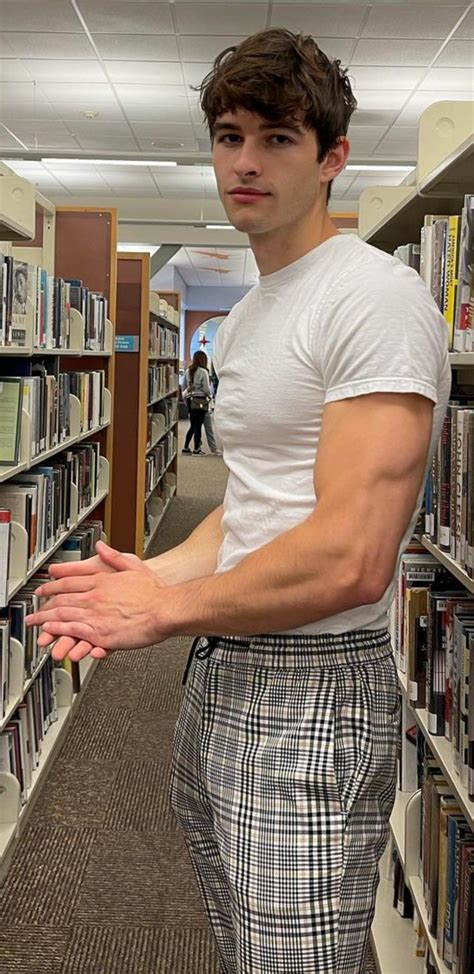 Darrell Jones | Muscular men, Cute white boys, Nerdy guys