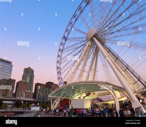 Seattle, Washington Seattle Great Wheel, a Ferris wheel on the Elliott ...