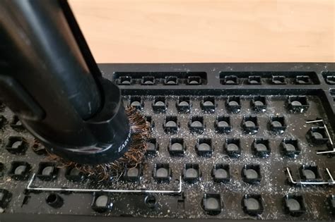 How to Clean Wireless Keyboard 的图像结果