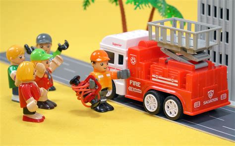 组装一辆消防车去救火，儿童玩具车汽车玩具定格动画故事_哔哩哔哩_bilibili