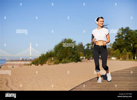 Lady Running 的图像结果