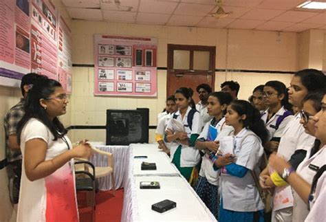 Faculties from Forensic Science Lab explaining to students. | Hmc