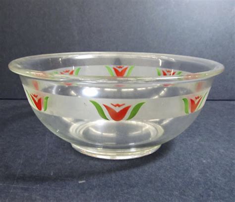 Pyrex Mixing Bowl with Red Tulip Decoration | Pyrex