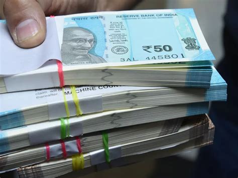 For The First Time In Three Months, Rupee Gets Strong Against Dollar ...