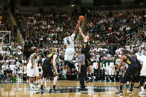 5 Tips for Mastering the Tip-Off in Basketball