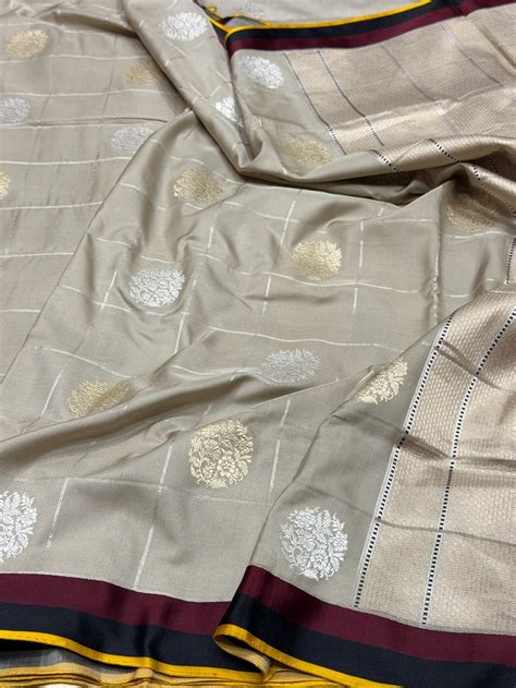 Light Champagne Beige Handwoven Pure Banarasi Ektara Silk Saree with S ...