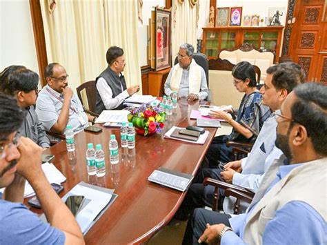Karnataka: Ahead of Cabinet meeting, CM Siddaramaiah meets with senior ...
