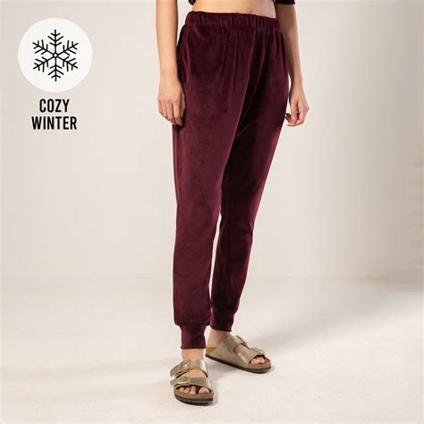 Luxe Velour Jogger in Relaxed Fit-Ruby-NYS049-Wine – Nykd by Nykaa