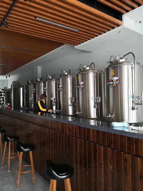 顽啤连锁酒吧的啤酒设备安装完工示意图-山东美拓酿造设备有限公司