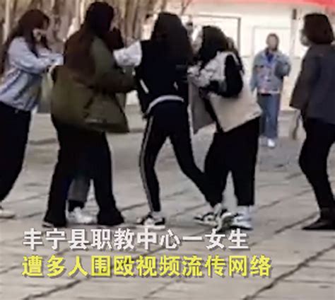 画面曝光！女生校内遭4名女生掌掴围殴，警方通报：打人者已被行政拘留 | 北晚新视觉