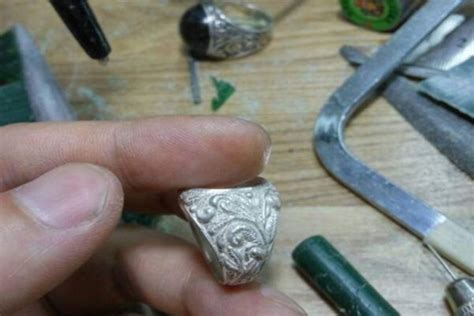 创意独特的铁丝铜丝玫瑰戒指手工DIY教程及戒指的戴法和意义╭★肉丁网