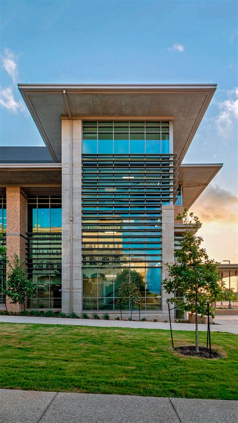 Science Building 的图像结果