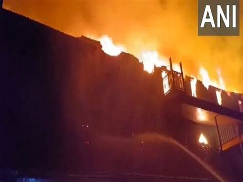 Fire engulfs theatre in Maharashtra's Kolhapur, property worth crores ...