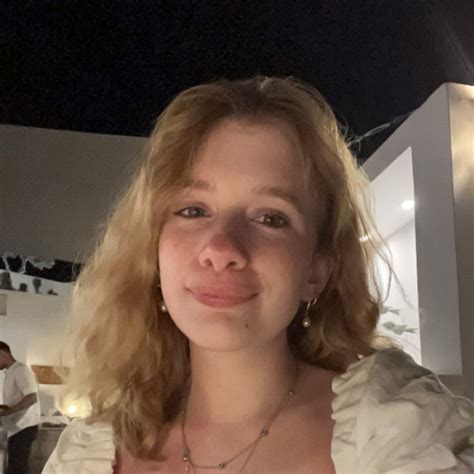 Madeline - English teacher - ₹1213/h