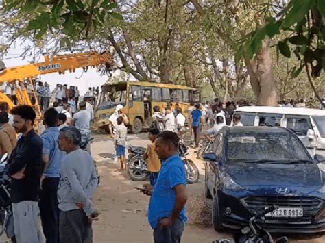 School bus overturned while trying to overtake, 6 death