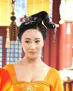 《陆贞传奇》播出7年，赵丽颖被宠成小公主，杨蓉唐艺昕却很低调 - 知乎