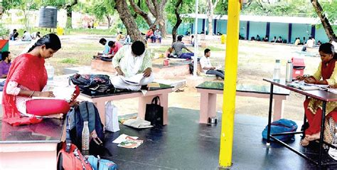 பகலில் மோர், மாலையில் தேநீர்... - அரசு வேலை கனவை நிறைவேற்றும் பசுமை ...