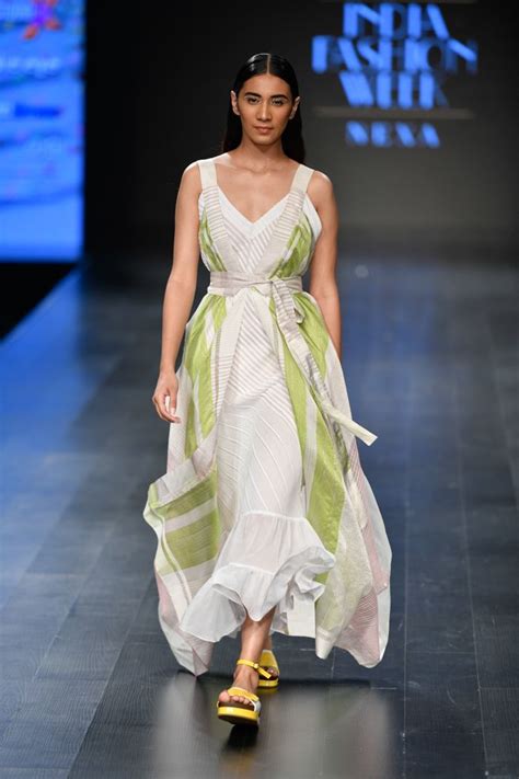 Rahul Mishra at Lotus Make-Up India Fashion Week spring/summer 2019 ...