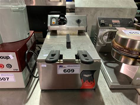 VOLLRATH STAINLESS STEEL 110V TABLE TOP DEEP FRYER
