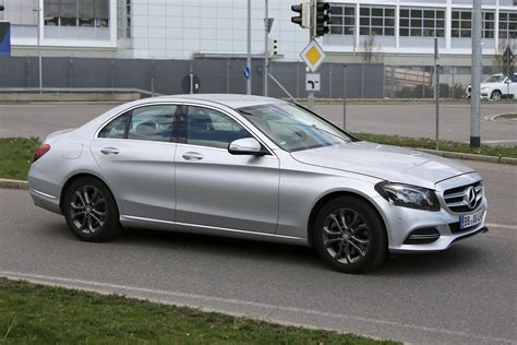 Facelifted Mercedes-Benz C-Class Spied