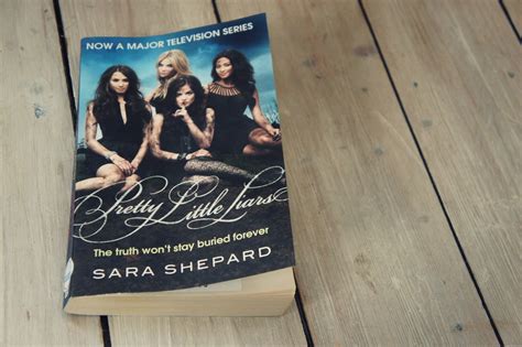 Pretty Little Liars | Sara Shepard | Reviewed by Erin / Blogger's Bookshelf