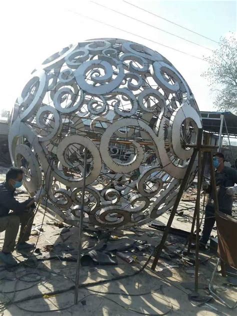 城市公园圆环不锈钢月亮雕塑的摆放-方圳雕塑厂