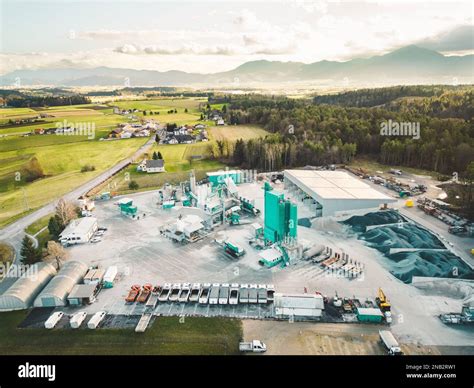 Aggregate bins hi-res stock photography and images - Alamy