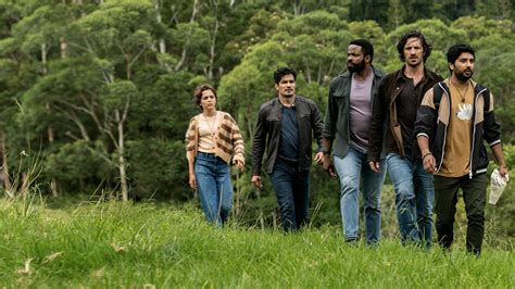 Watch La Brea Season 2 Streaming Online | Peacock