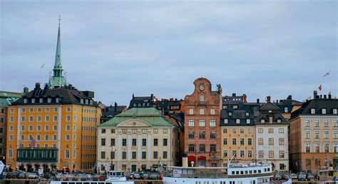 Microsoft Datacenters: Illuminating the unseen power of the cloud - Microsoft Datacenters