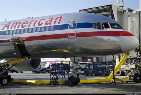 N689AA American Airlines Boeing 757-223(WL) Photo by Urs Hess | ID ...