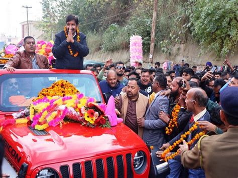 Himachal deputy CM Mukesh Agnihotri receives warm welcome in his home ...