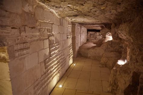 Inside a Step Pyramids 的图像结果