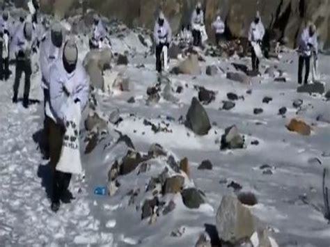 Army jawans participated in plogging at Siachen base camp