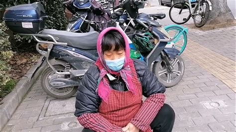 上海本地阿姨拆迁拿三套房子还自己垦荒种菜，一个月收入多少 - YouTube