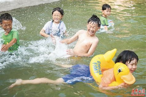 “打卡”山泉水泳池，消暑去～_腾讯新闻