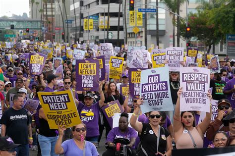 Kaiser Permanente Workers Poised to Strike - The New York Times