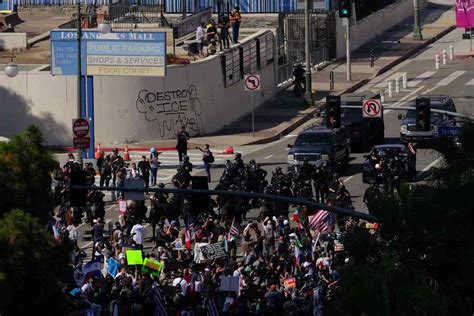 After Anti-Trump Protests Sweep the Nation, Curfew Begins in Downtown ...